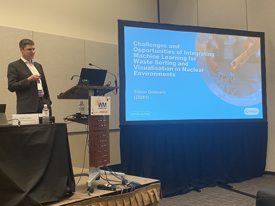 Simon Delavalle Presenting